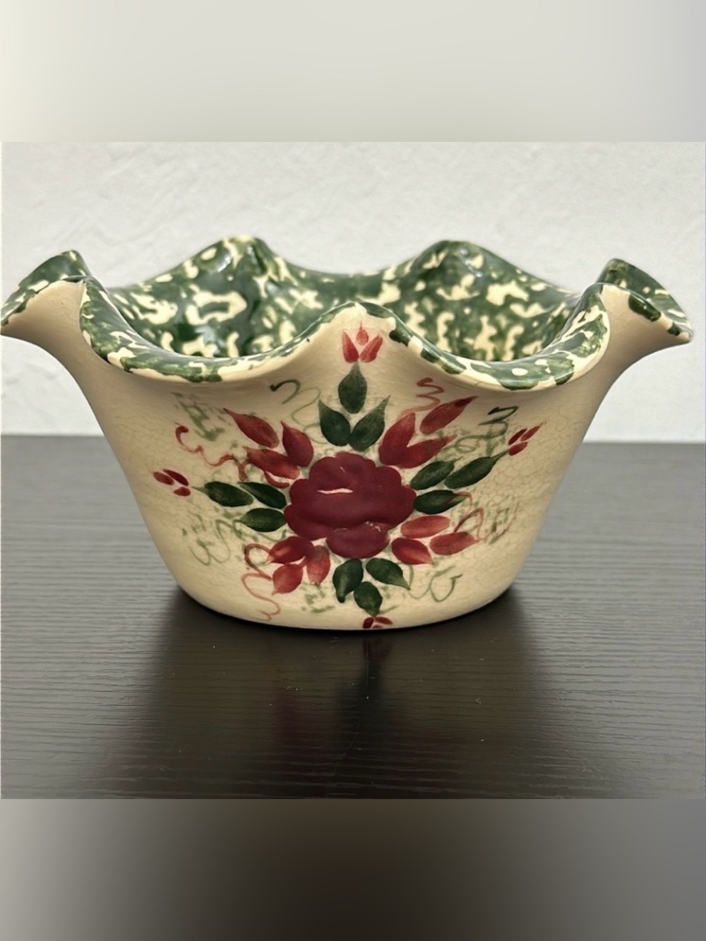 East Texas Pottery Sponge Ware Stoneware Green & Beige Scalloped Bowl